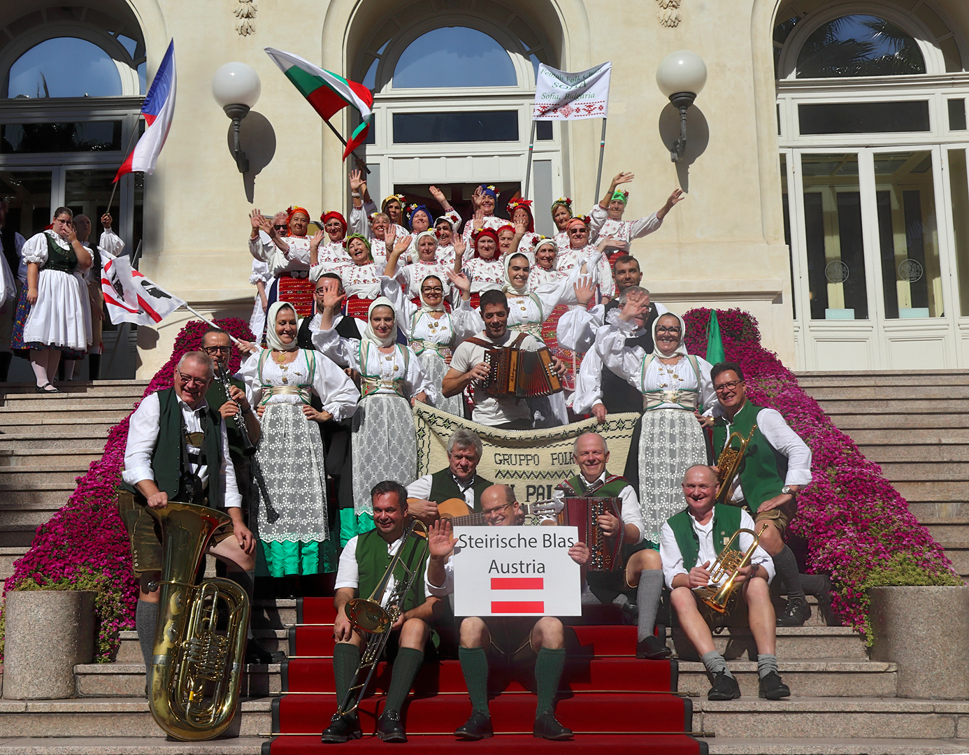 Хор 'София' пя на
Лазурния бряг