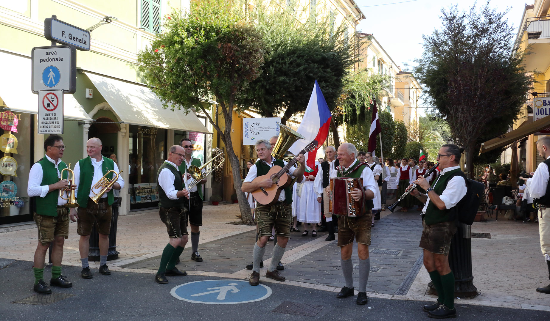 Хор 'София' пя на
Лазурния бряг