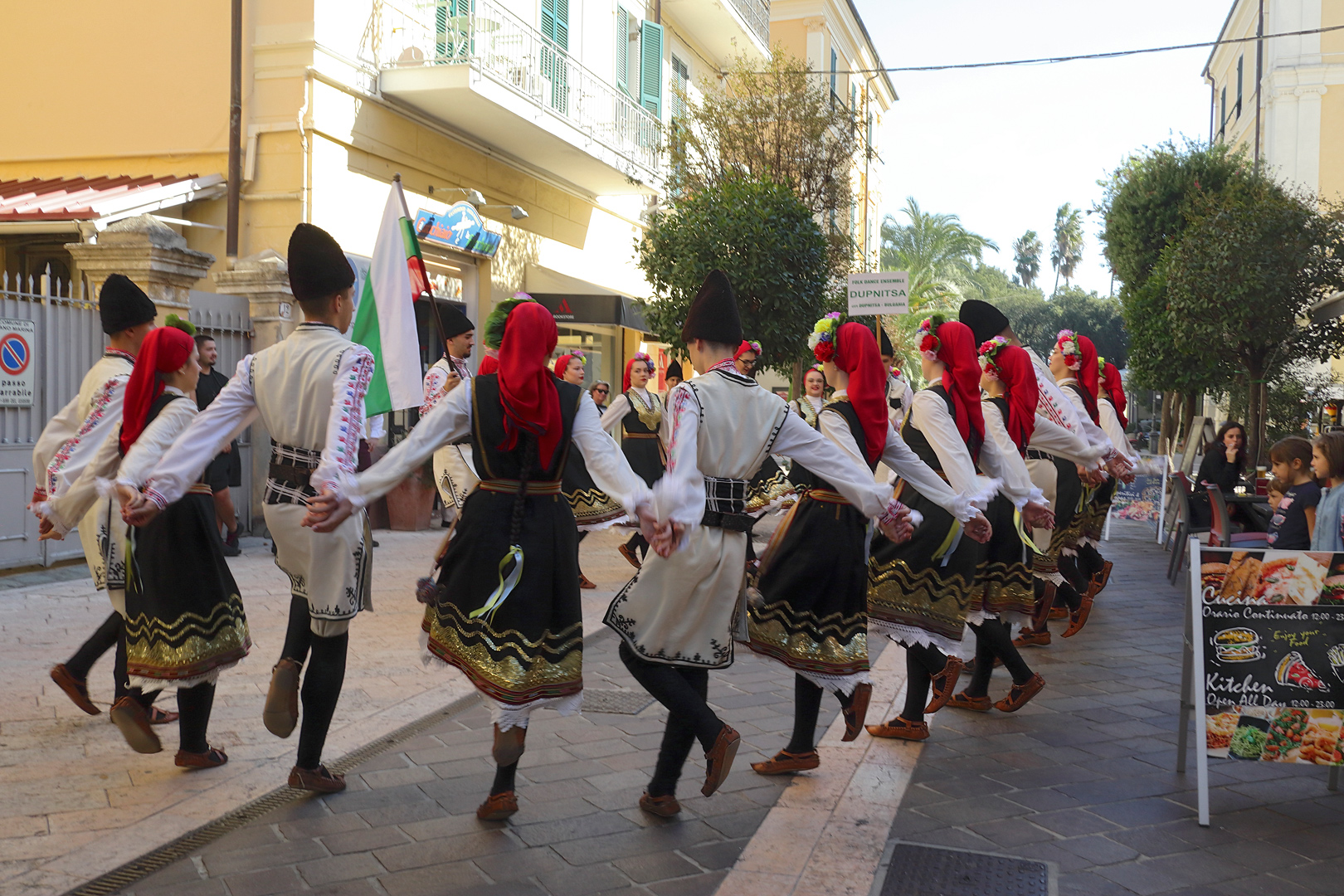 Хор 'София' пя на
Лазурния бряг